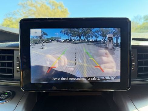 Used 2021 Ford Explorer XLT image 14