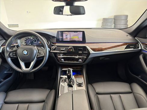 Used 2019 BMW 530e xDrive AWD/4WD image 16