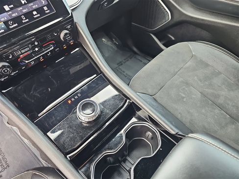 Used 2022 Jeep Grand Cherokee L Laredo image 25