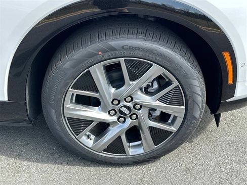 New 2025 Cadillac Optiq Luxury 1 image 7