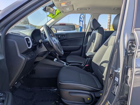 Certified 2025 Hyundai Venue Limited image 13