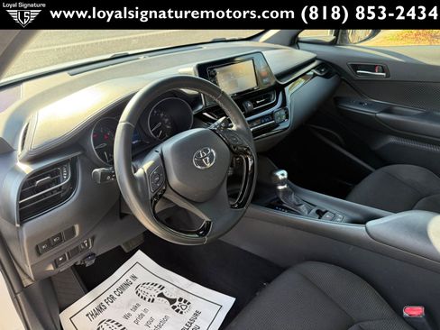 Used 2018 Toyota C-HR XLE FWD image 16