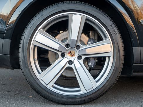 Certified 2025 Porsche Cayenne image 14