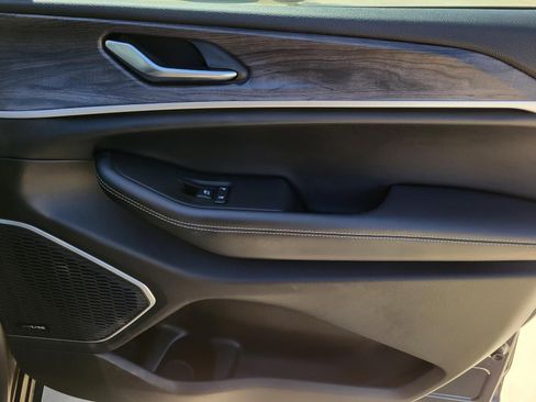 Used 2022 Jeep Grand Cherokee Limited w/ Trailer Tow Prep Group (B) image 7