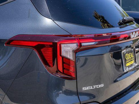 Used 2025 Kia Seltos S FWD image 13