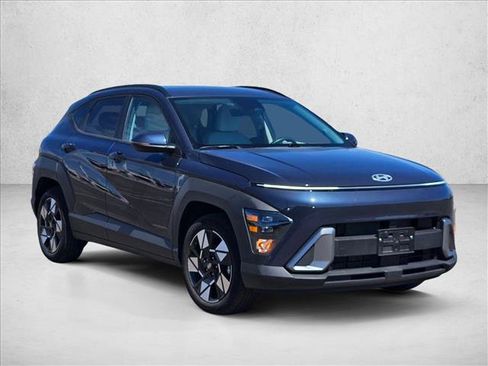 Used 2025 Hyundai Kona SEL FWD image 3