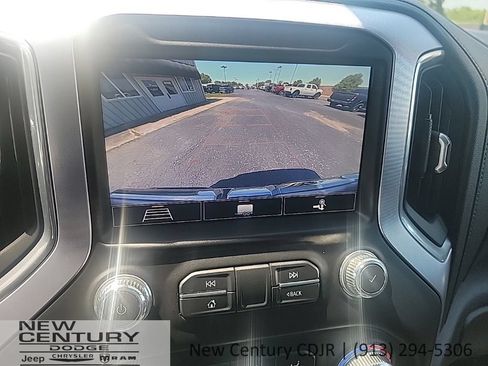 Used 2020 GMC Sierra 1500 SLT w/ Driver Alert Package II AWD/4WD image 17