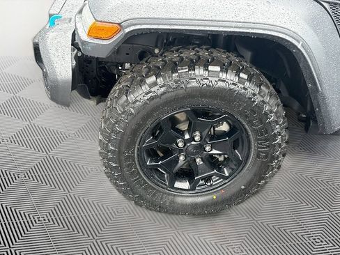 Used 2023 Jeep Wrangler Unlimited w/ Sun & Screen Package AWD/4WD image 35