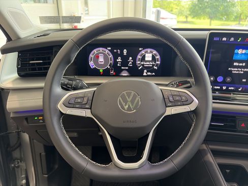 Used 2026 Volkswagen Tiguan SE AWD/4WD image 31