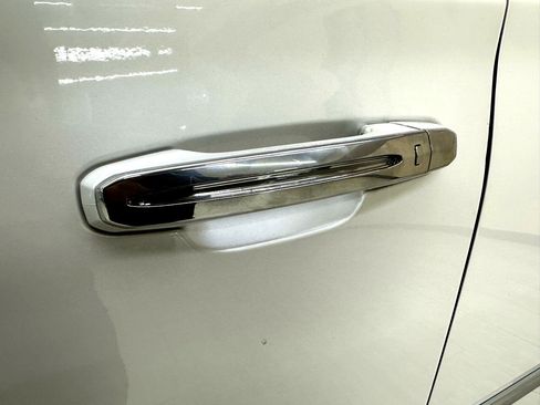 Used 2018 Cadillac Escalade Premium Luxury image 18