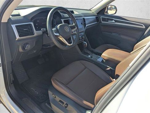 Used 2023 Volkswagen Atlas SE image 8