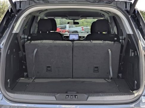 Used 2023 Ford Explorer XLT AWD/4WD image 15