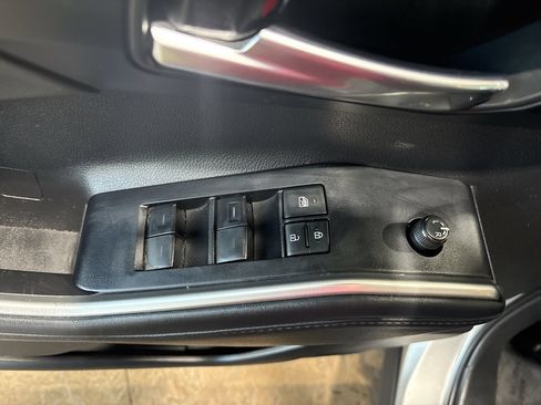 Used 2022 Toyota Highlander XLE AWD/4WD image 13