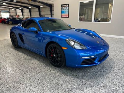 Used 2018 Porsche 718 Cayman RWD image 11
