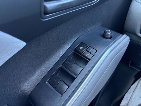 Used 2023 Toyota Highlander LE image 22