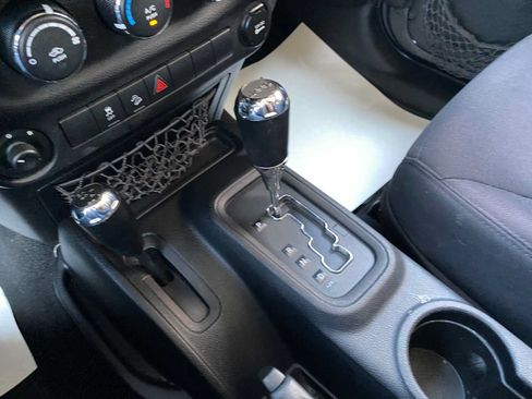 Used 2013 Jeep Wrangler Sport AWD/4WD image 17