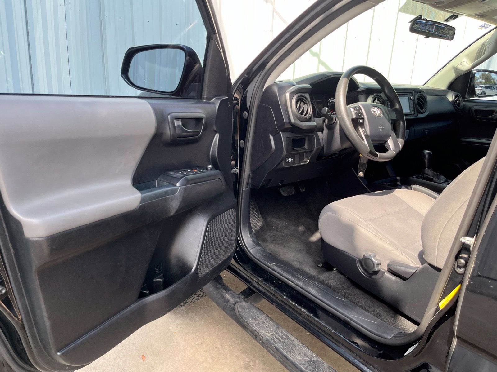 Used 2017 Toyota Tacoma SR w/ SR Convenience Package RWD image 10