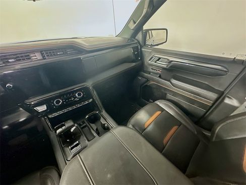 Used 2024 GMC Sierra 1500 AT4 w/ Technology Package image 11