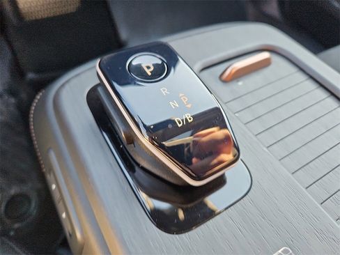 Used 2023 Nissan Ariya FWD image 15