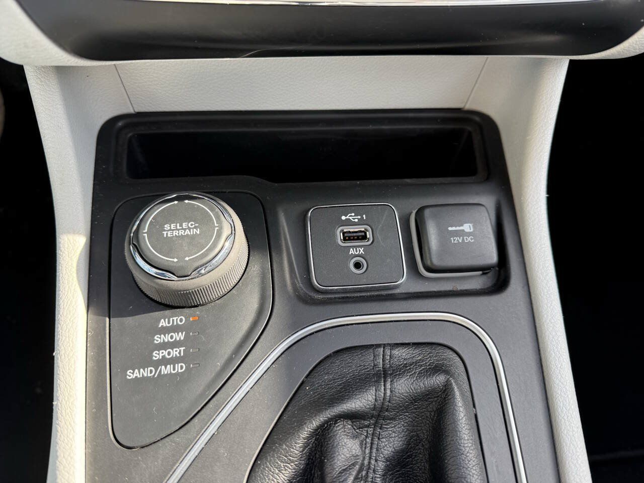 Used 2022 Jeep Cherokee Latitude Lux AWD/4WD image 23