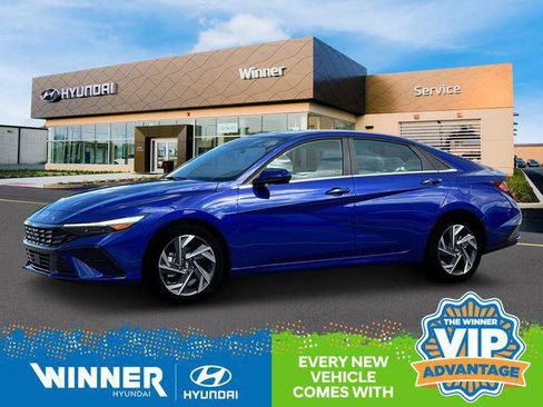 New 2025 Hyundai Elantra SEL image 2