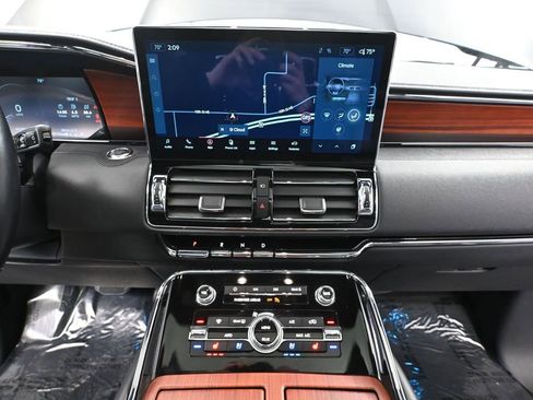 Used 2024 Lincoln Navigator Reserve image 31