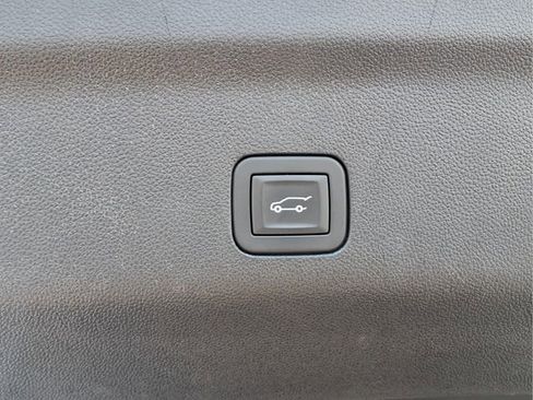 Used 2025 GMC Yukon Denali AWD/4WD image 25