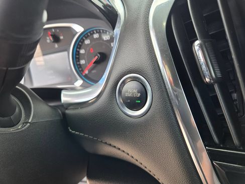 Used 2023 Chevrolet Traverse LT FWD image 27