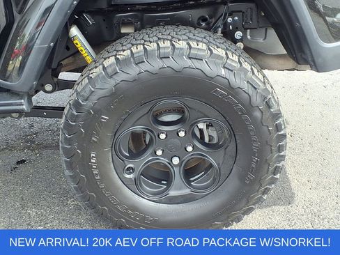 Used 2024 Jeep Gladiator Sport AWD/4WD image 25