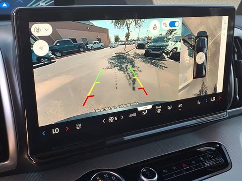 Used 2025 Ford Expedition Active image 29