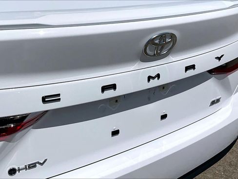 Used 2026 Toyota Camry SE FWD image 29