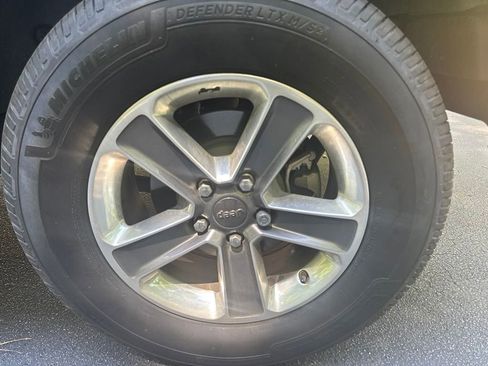 Used 2021 Jeep Wrangler Unlimited Sahara AWD/4WD image 8