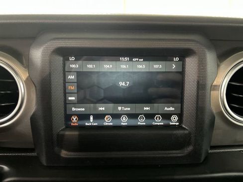 Used 2019 Jeep Wrangler Unlimited Sahara AWD/4WD image 13