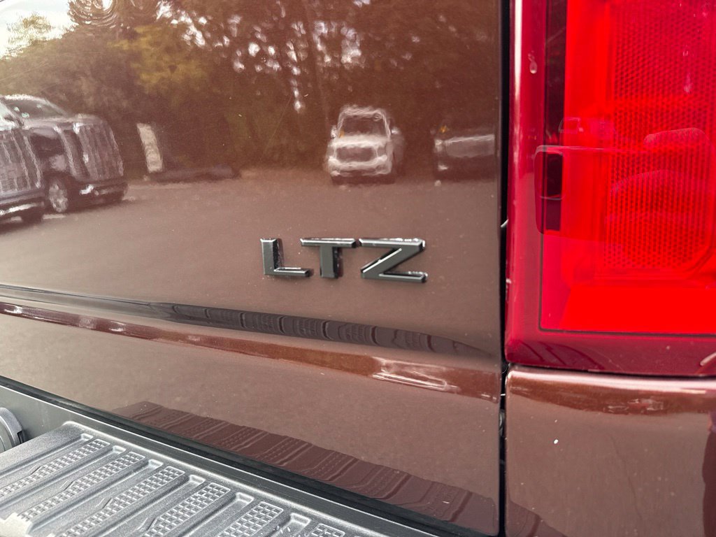 Used 2024 Chevrolet Silverado 3500 LTZ w/ LTZ Plus Package AWD/4WD image 10