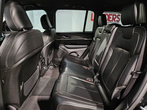 Used 2024 Jeep Grand Cherokee Limited image 37