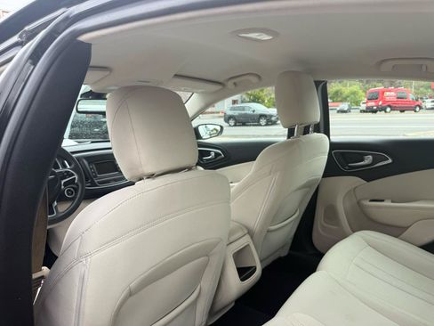Used 2015 Chrysler 200 Limited FWD image 40
