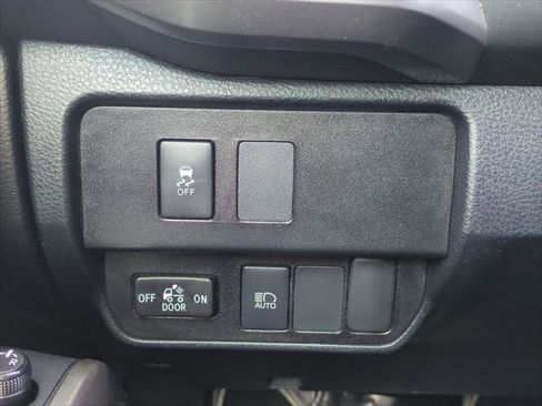 Used 2022 Toyota Tacoma SR5 w/ Technology Package image 21