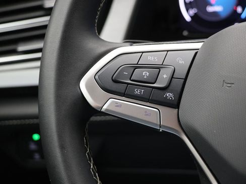 Used 2025 Volkswagen Atlas Cross Sport SE image 20