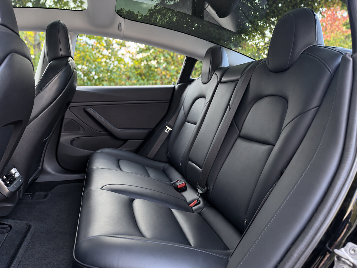 Used 2018 Tesla Model 3 Long Range RWD image 17