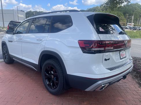 New 2026 Volkswagen Atlas Peak Edition AWD/4WD image 6