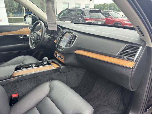 Used 2025 Volvo XC90 T8 Core w/ Protection Package Premier image 28