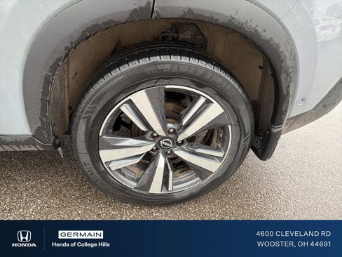 Used 2023 Nissan Rogue SL w/ SL Premium Package image 10