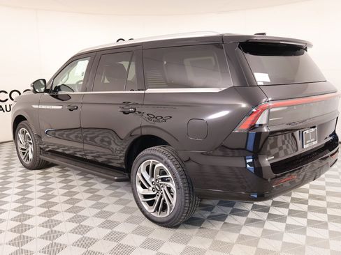 New 2026 Lincoln Navigator Premiere AWD/4WD image 23