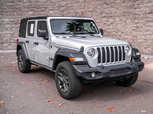 Used 2024 Jeep Wrangler Sport S image 2