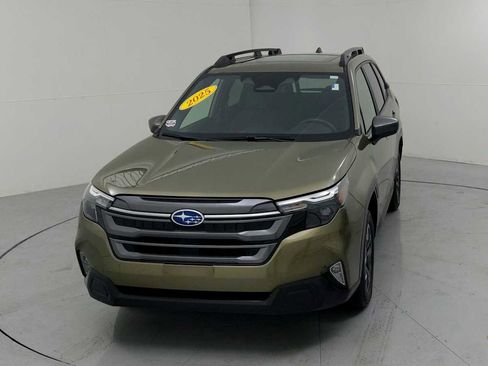 Certified 2025 Subaru Forester Premium AWD/4WD image 3