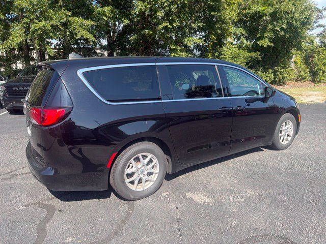 Used 2024 Chrysler Voyager LX FWD image 4