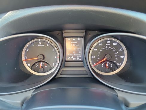 Used 2016 Hyundai Santa Fe Sport FWD image 25