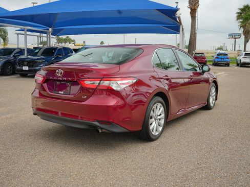 Used 2018 Toyota Camry LE FWD image 4