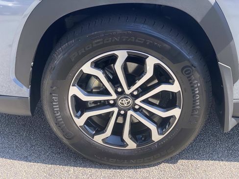 Used 2024 Toyota Corolla Cross SE image 13