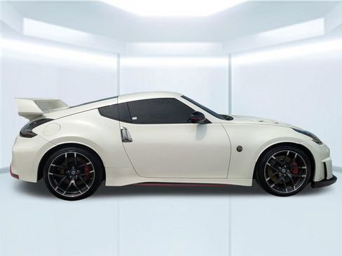 Used 2020 Nissan 370Z NISMO RWD image 7